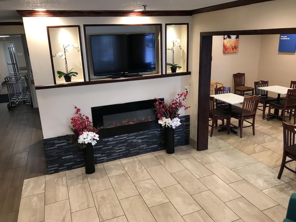 Hotel Baymont By Wyndham Grand Rapids Airport Cascade Exterior foto