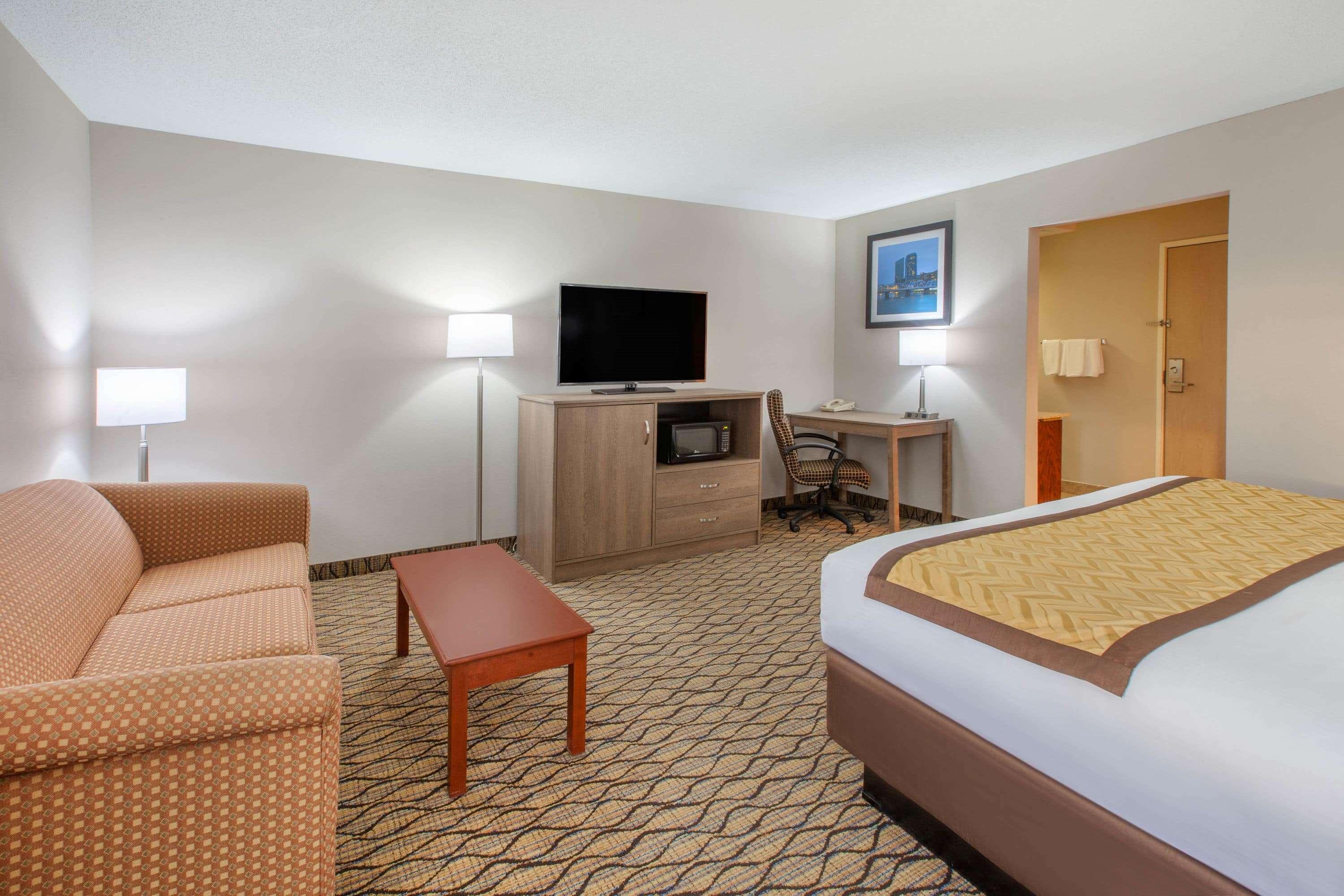 Hotel Baymont By Wyndham Grand Rapids Airport Cascade Exterior foto